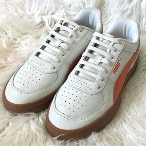 **SOLD** White Puma 👟 Sneakers w Brown Soles